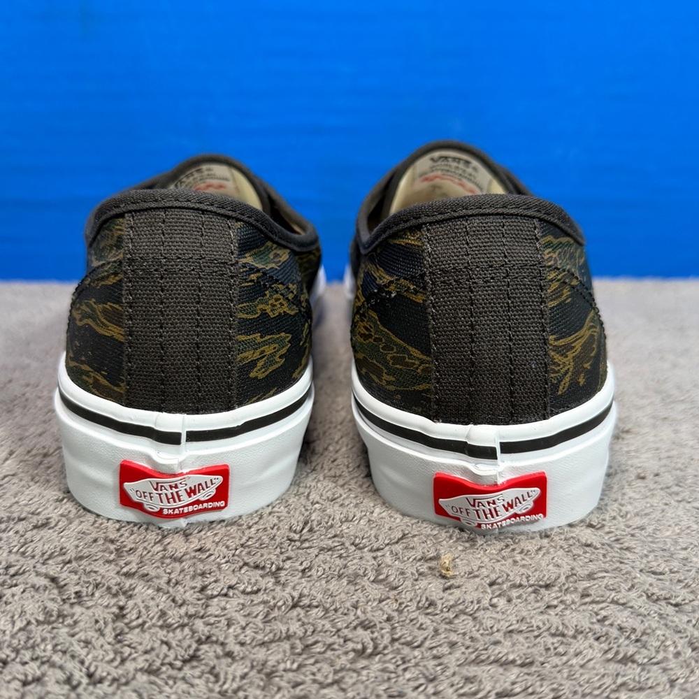 Vans authentic 
Tiger camo 
Brand new - Picture 2 of 6